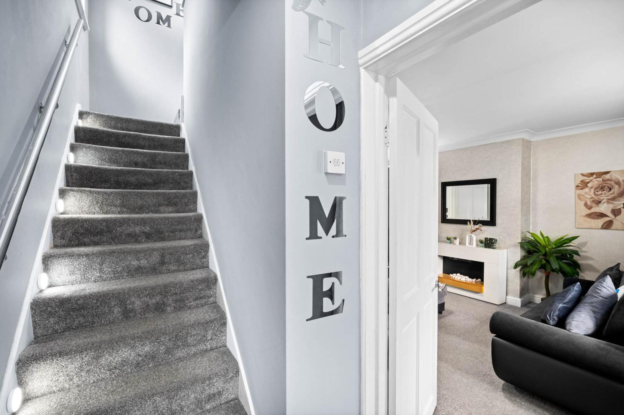 Stylish 3 Bedroom Home Away From Home Birmingham Bagian luar foto